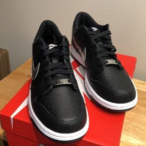 New Nike dunk low 7Y/ womens 8-8.5